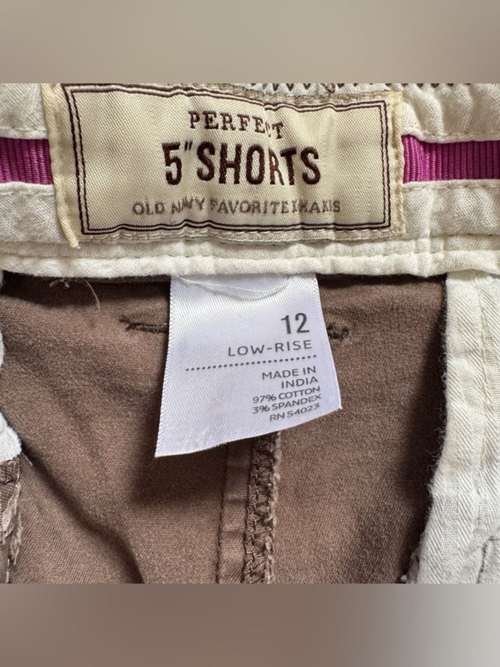 Y2K 2010 Old Navy Perfect 5” Chino Shorts in Dark Tan Brown Low Waist Size 12 - Picture 4 of 8